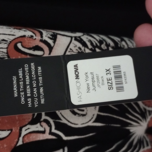 New York Graphic Black Sleeveless Jumpsuit Plus Size 3x Never Worn - Picture 6 of 8